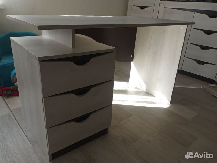 Письменный стол