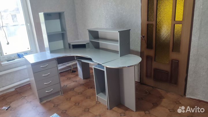 Ктмпьютерный стол