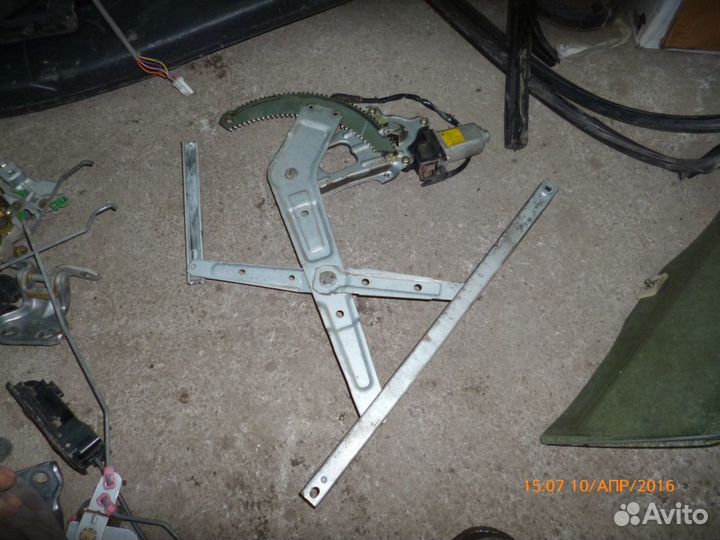 Стеклоподъемник электрический левый Ниссан Куб