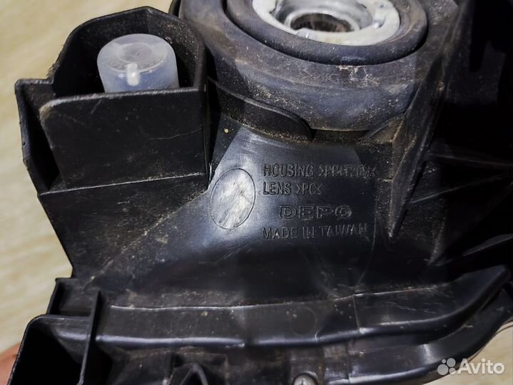 Передняя правая фара Toyota Corolla 150