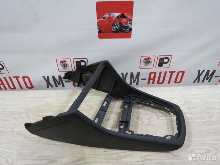 Консоль Audi Q3