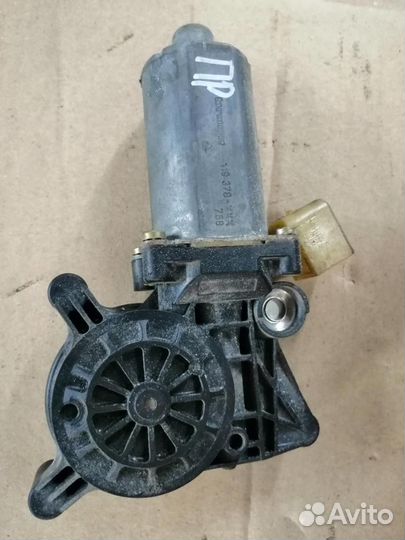 Моторчик стеклоподъемника правый Mercedes W208 CLK