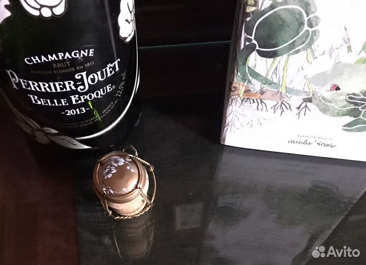 Бутылка и коробка Belle Epoque Perrier-Jouet