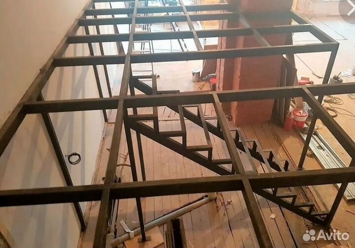 Лестница на металлокаркасе / изготовление лестниц