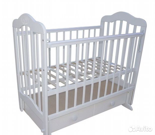 Детская кроватка с маятником и ящиком