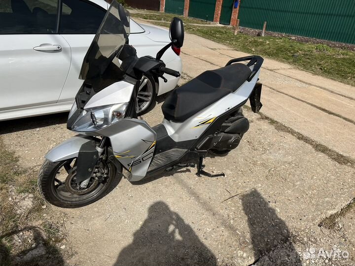 Макси скутер Stels Zion150