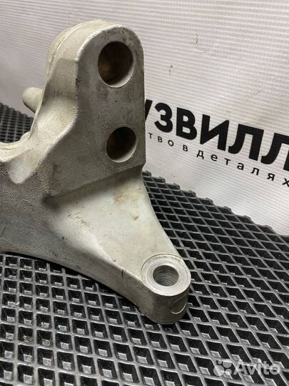 Кронштейн двигателя задний правый Renault Magnum