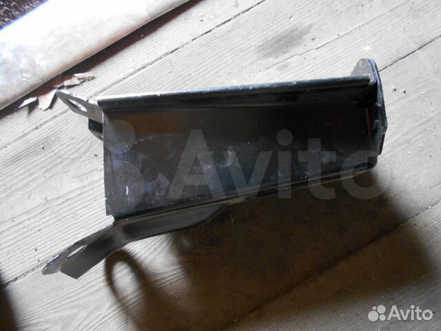 Кронштейн радиатора правый Volvo S80 V70