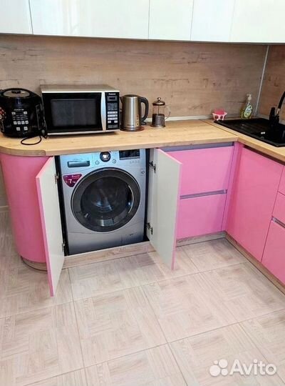 Кухонный гарнитур в стиле хай тек