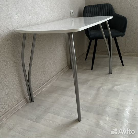 Кухонный стол