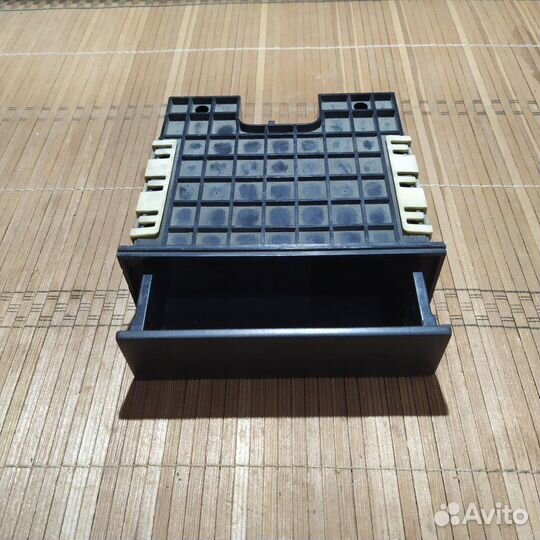 Консоль центральная Nissan Cefiro 32 2 1995