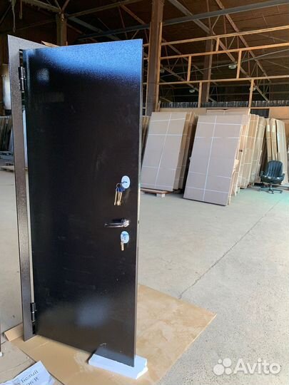 Двери входные металлические с обоих сторон