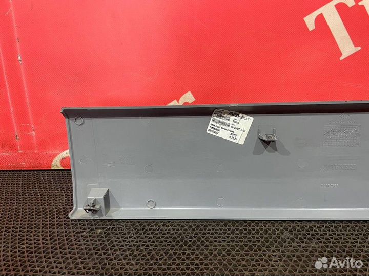 Накладка салона правая Renault T