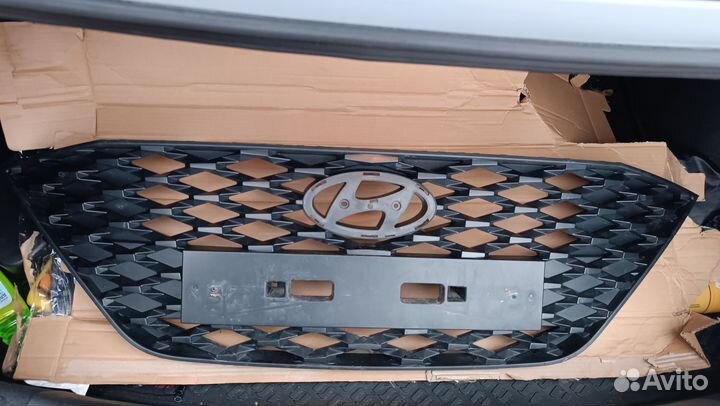 Решетка переднего бампера hyundai Solaris 2021