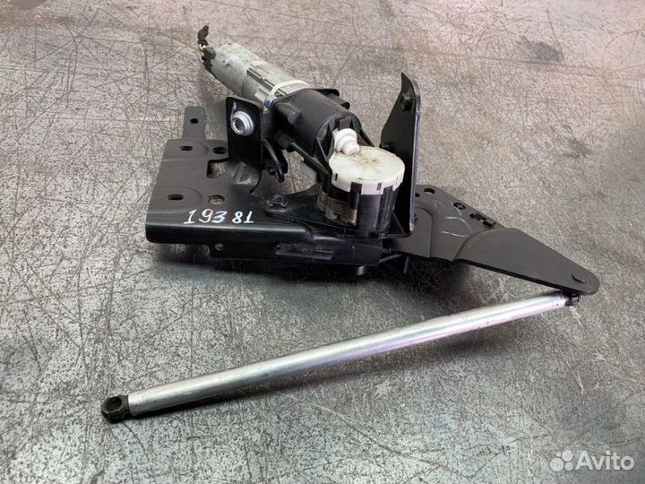 Моторчик открытия, закрытия крышки багажника Audi