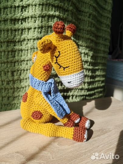 Вязаная игрушка жираф