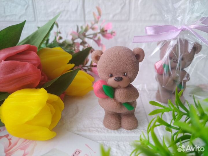 Мыло ручной работы. Мишка с тюльпаном