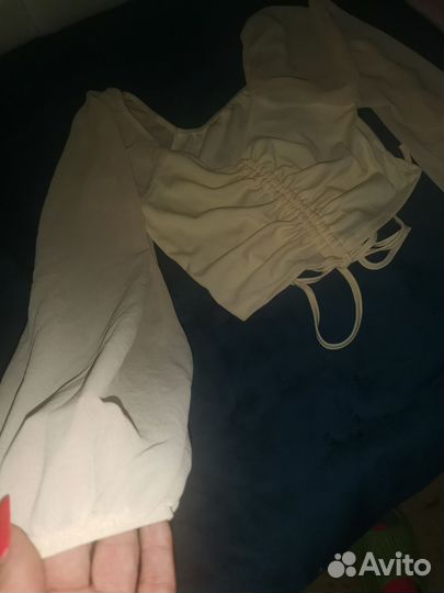 Топ с объемными рукавами