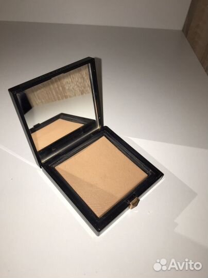 Chanel помада, пудра Givenchy, косметичка Guerlain