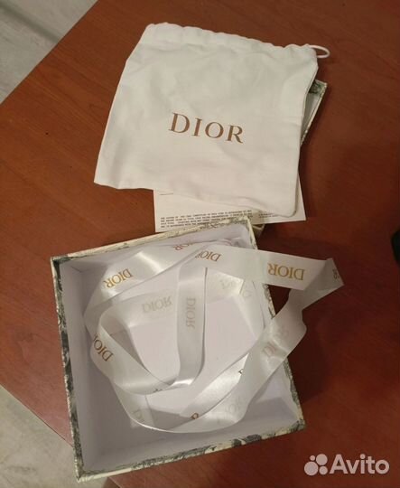 Коробка, пыльник и ленточка Dior