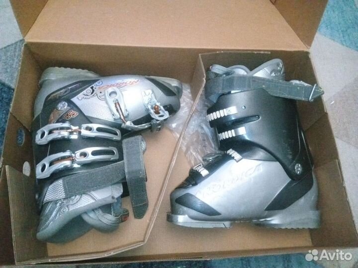 Горнолыжные ботинки