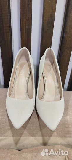 Туфли женские классические на шпильке 38