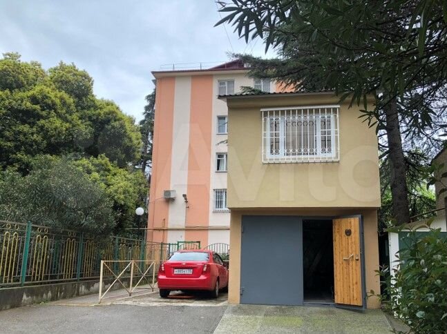 Гараж, > 30 м²