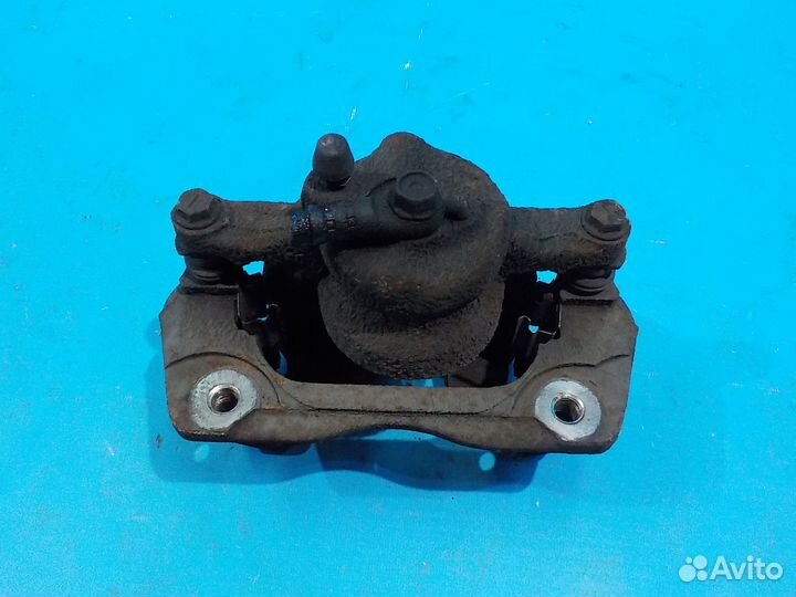 Тормозной суппорт передний левый toyota Auris (E15