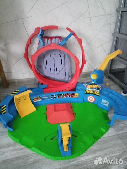 Hot Wheels Монстр-трак Вулкан Арена GYL14