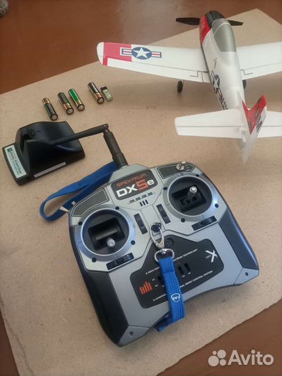 Радиоуправляемый самолёт и передатчик Spectrum