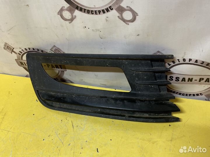 Volkswagen polo накладка туманки правая