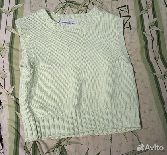 Жилетка вязаная