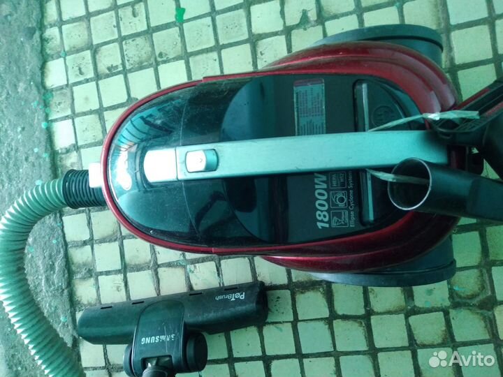 Пылесос безмешковый LG