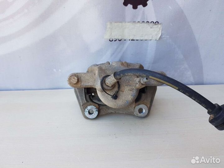 Суппорт передний правый Renault Duster 1