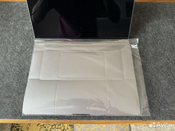 Защитные наклейки на топкейс MacBook Pro 16 Space