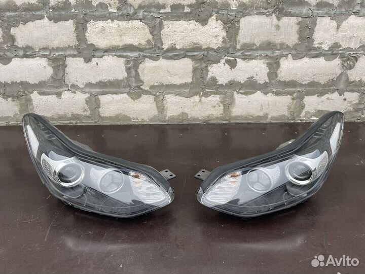 Фара правая Kia Sportage 4 галоген oem 92102F1010