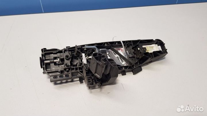 Кронштейн ручки двери задней левый Mercedes C-klas