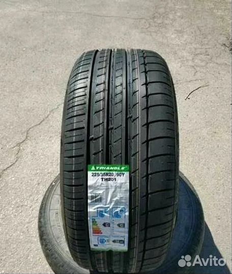 Triangle TH201 Sportex 225/35 R20 90Y