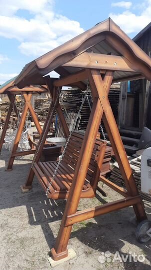 Садовые качели из дерева