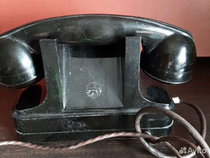 Старинный телефонный аппарат