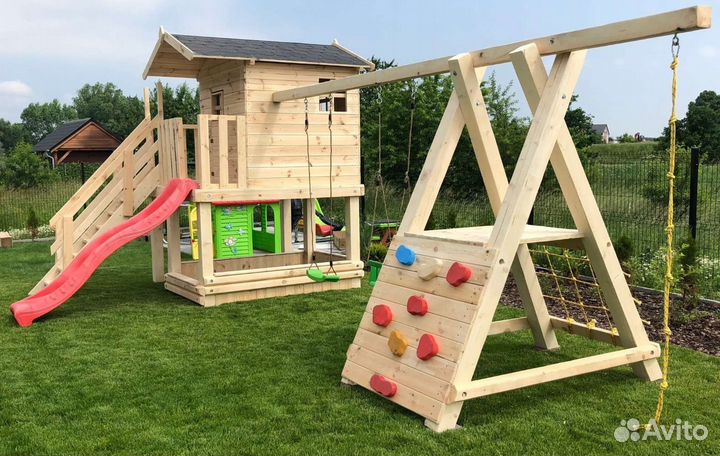 Детский игровой домик из дерева