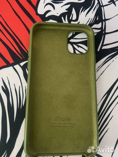 Чехлы на iPhone 11