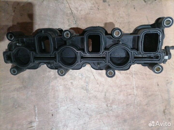 Впускной коллектор правый Audi Q7 внедорожник 3.0