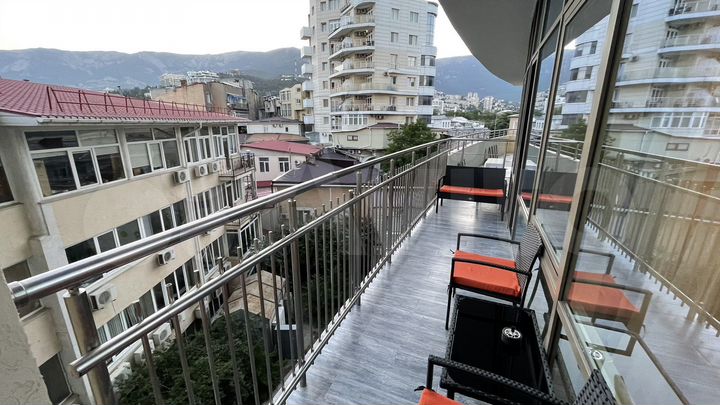 3-к. квартира, 90 м², 3/9 эт.