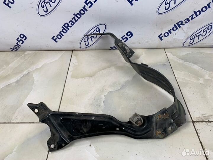 Кронштейн фары передний правый Mercedes-Benz