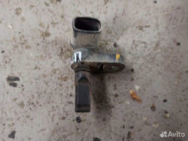 Датчик ABS Передний левый Toyota Land Cruiser 200