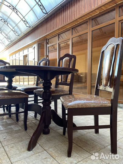 Стол со стульями