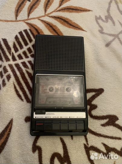 Кассетный ретро магнитофон Sanyo Slim