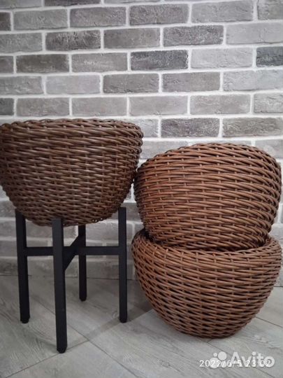 Кашпо из искусственного ротанга