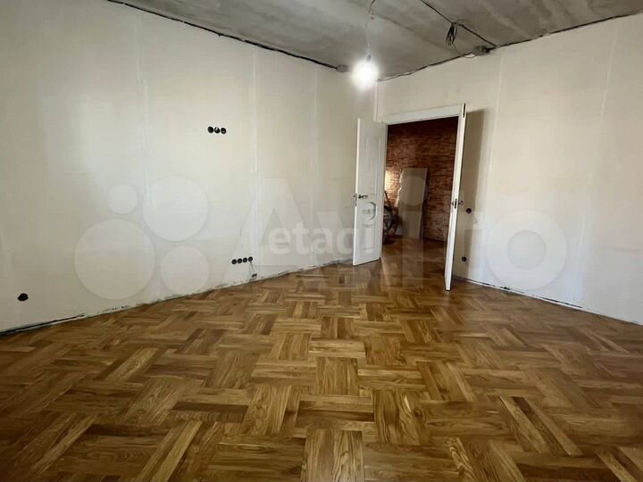 2-к. квартира, 80 м², 6/9 эт.